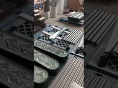 カスタマイズされた丸いトップ 色の内部のドア 亜鉛キャミングのガラス挿入